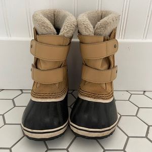 Kids Sorel boots size 8